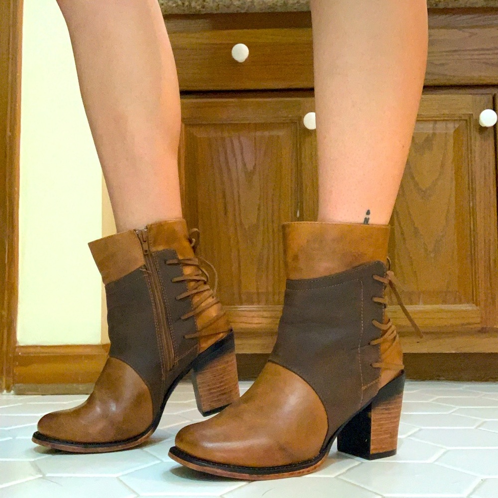 Pierre Dumas Brown Boot Heels size 8